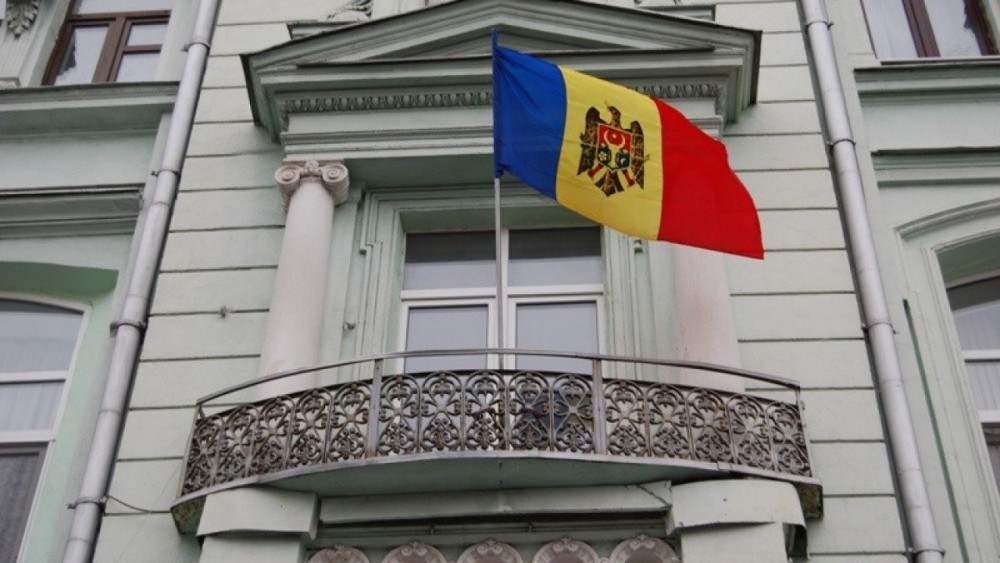 Un nou scandal cu implicarea ambasadei Moldovei la Moscova. Șoferul misiunii diplomatice a fost depistat cu permis de conducere fals